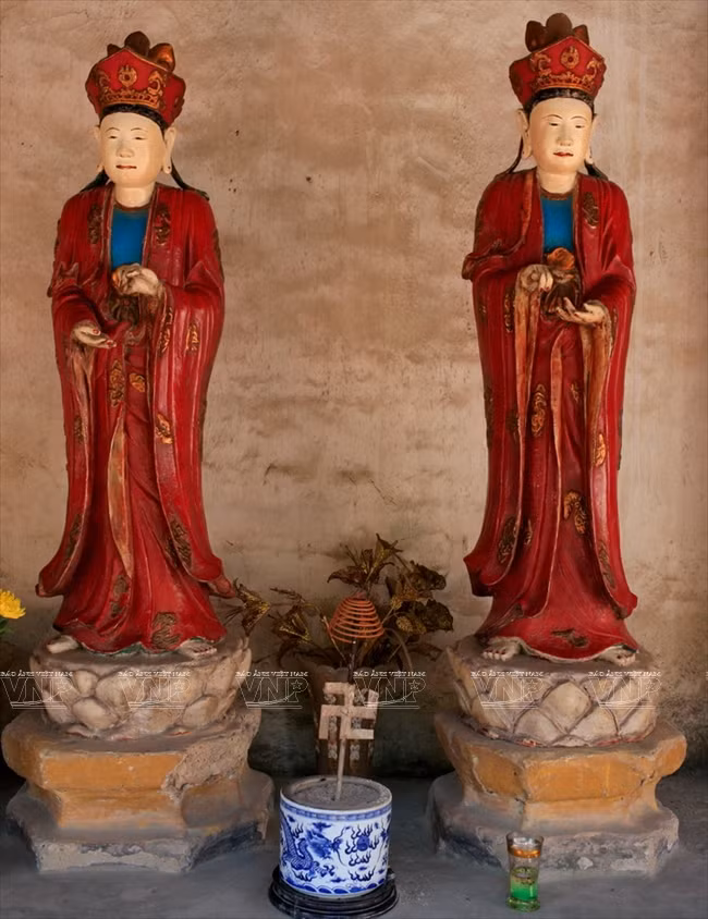 Deux statues de Bodhisattva laquées 