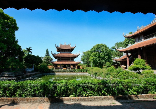 Enceinte de la pagode vue du clocher.