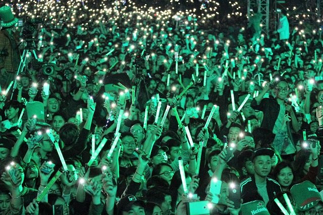 La nuit du réveillon ​illuminée par les dizaines de milliers de lumières.