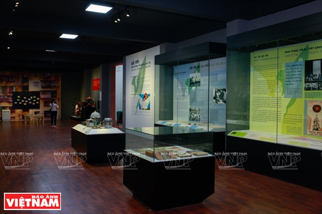 L'espace d'exposition moderne présente toutes les facettes de cette politique.