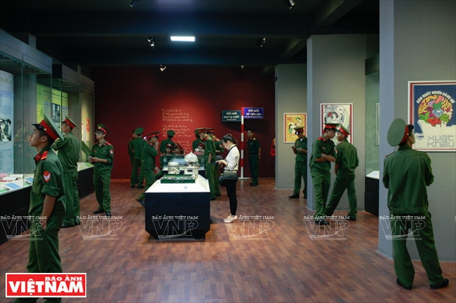 L'exposition «Dôi Moi - Un voyage dans les rêves» est organisée par le Musée national d'histoire à l'occasion du 30e anniversaire du lancement de la politique du Renouveau (1986-2016).