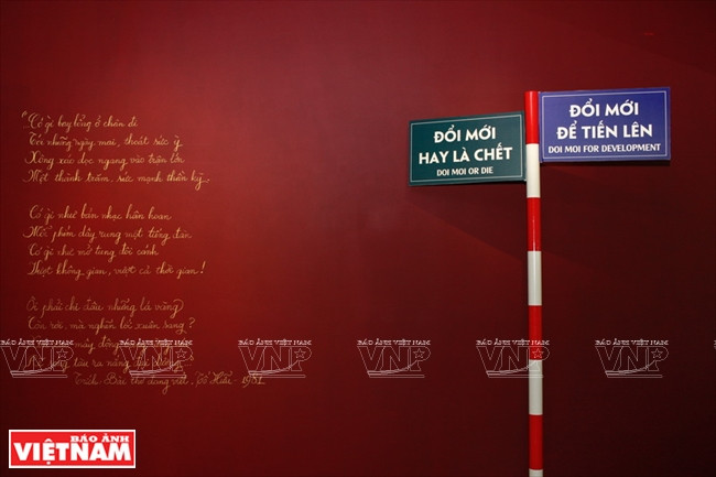 Slogans pour renforcer la détermination des gens à mettre en œuvre le Renouveau.