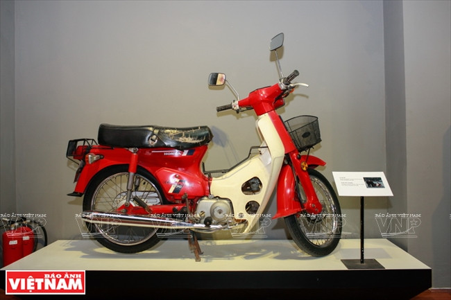 Le "Cube" Honda donné par Mme Vân au Musée National d'histoire.