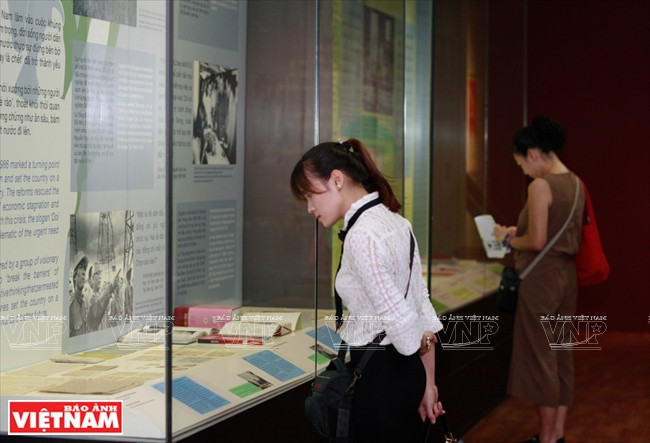 Des visiteurs à l'expo «Dôi Moi - Un voyage dans les rêves».