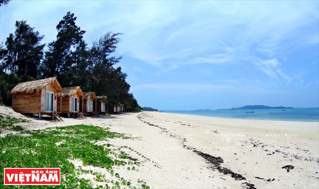 De jolis petits bungalows, plage Hông Vàn. 