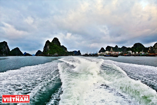 La traversée est magnifique avec une multitude d’îles. 