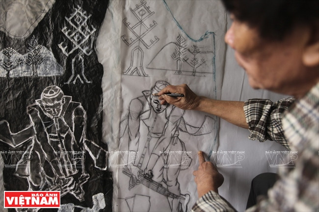 L'œuvre est d’abord dessinée sur le papier, avant d’être tracée sur la plaque de bois. 
