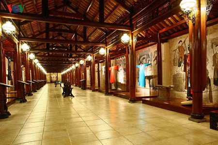 Le Musée de la tunique traditionnelle raconte l’histoire de l’Ao dài, l'habit typique des femmes vietnamiennes.