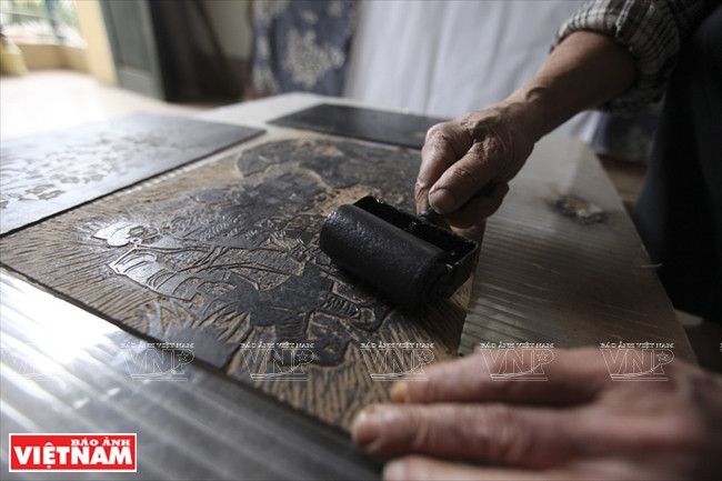 L’encre doit être déposée de manière uniforme.