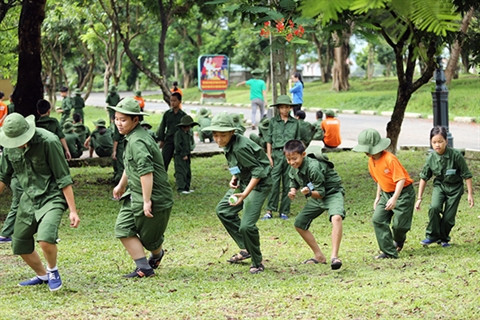 Les apprentis soldats prennent leur entraînement à cœur, le tout dans la bonne humeur.