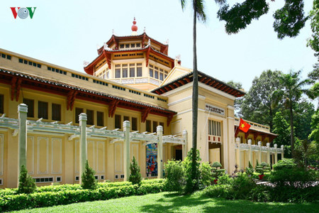 Le Musée d’histoire du Vietnam est un ouvrage typique de l’architecture indochinoise.