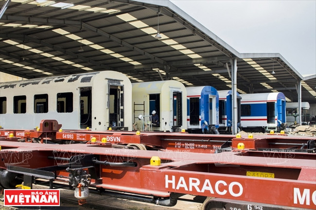 La société par actions des chemins de fer Di An applique des avancées technologiques dans la conception et la fabrication de voitures. Photo: Thong Hai