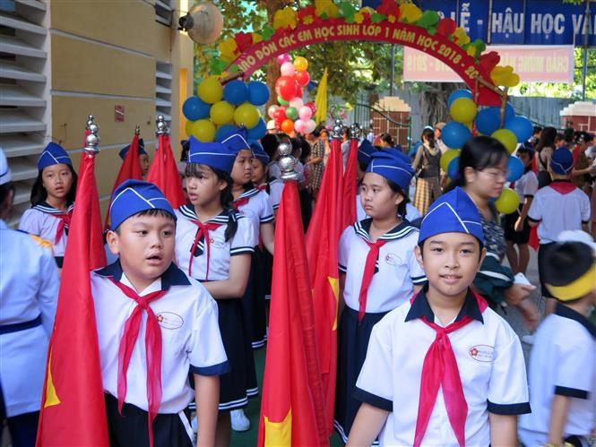 Au cours de l'année scolaire 2018-2019, le secteur de l'éducation continuera d'appliquer des mesures pour renforcer la gestion de l'État et améliorer la qualité de l'enseignement, tout en créant un environnement éducatif sûr, sain et convivial. Photo: VNA
