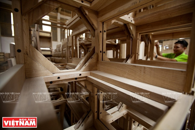 Grâce à la ressource matérielle stable et de haute qualité, le meubles fabriqué par Lâm Hoàng Phat est beau et durable. 