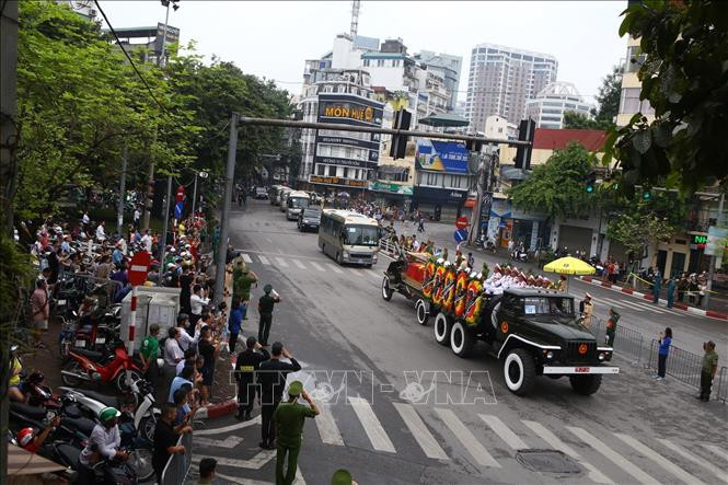 À l'intersection Cua Nam.
