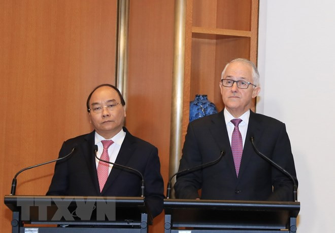 Les Premiers ministres vietnamien Nguyên Xuân Phuc et australien Malcolm Turnbull rencontrent la presse après l’entretien. 