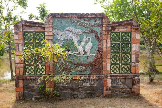 Un mur au style architectural de Huê.