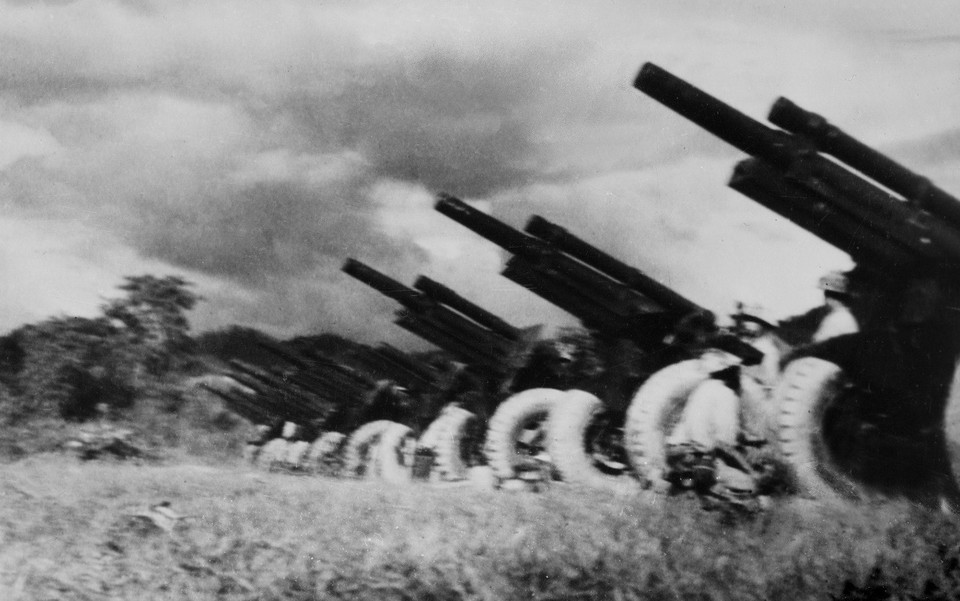 Dans cette campagne, les forces armées vietnamiennes ont mobilisé 100 % des obusiers, plus de 70 % de l'artillerie de montagne de 75 mm et 80 % des 120 mortiers de toute l'armée. Photo d’archhives : VNA