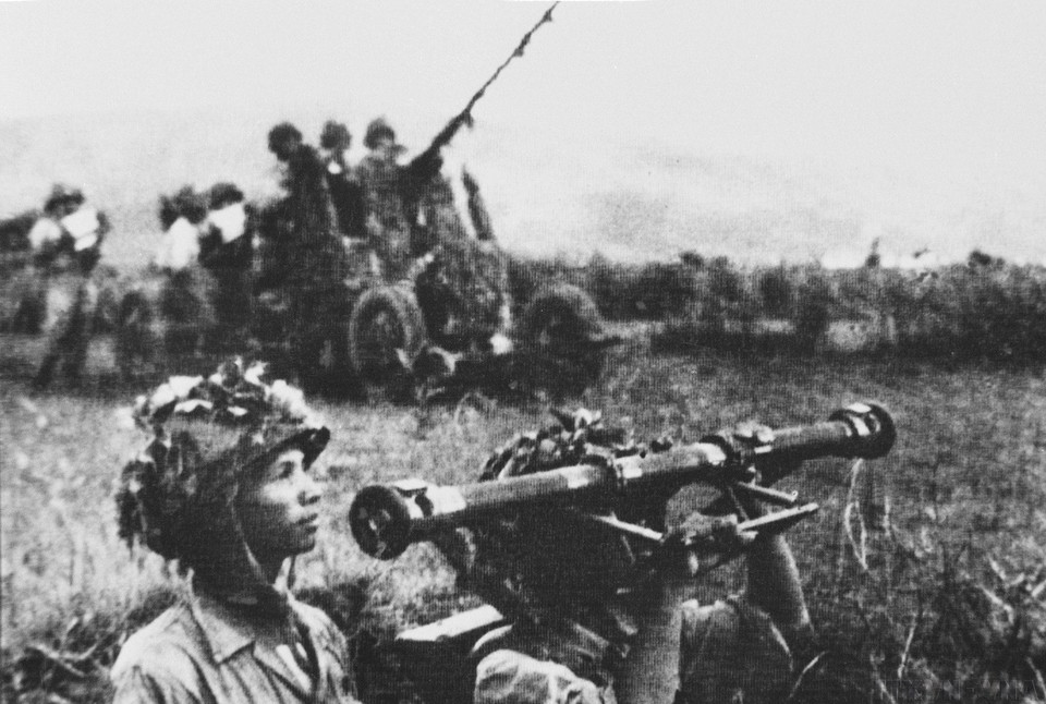La force d'artillerie a héroïquement combattu et a réalisé des exploits remarquables, contribuant à bloquer le soutien aérien de l'armée française à Dien Bien Phu. Photo d'archives : VNA