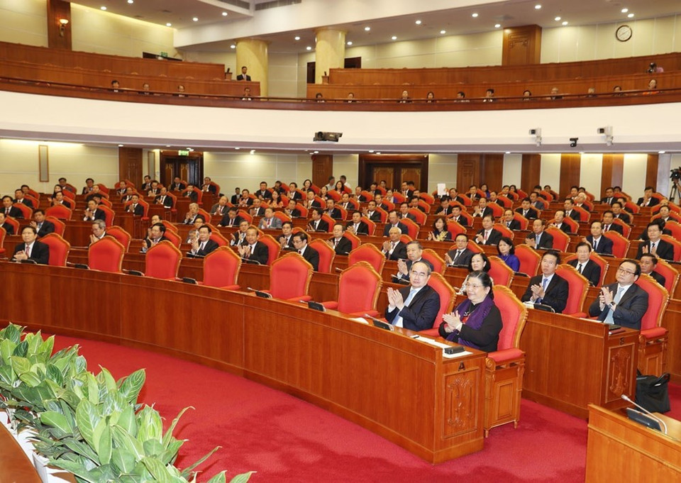  Les dirigeants du Parti, de l’Etat et des délégués participent à la cérémonie d’ouverture de ce 7e plénum du Comité central du Parti.