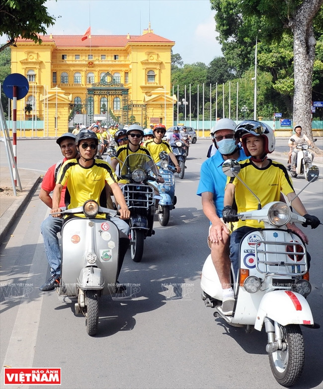 Devant le Palais présidentiel, où sont reçus les chefs d’Etat étrangers.