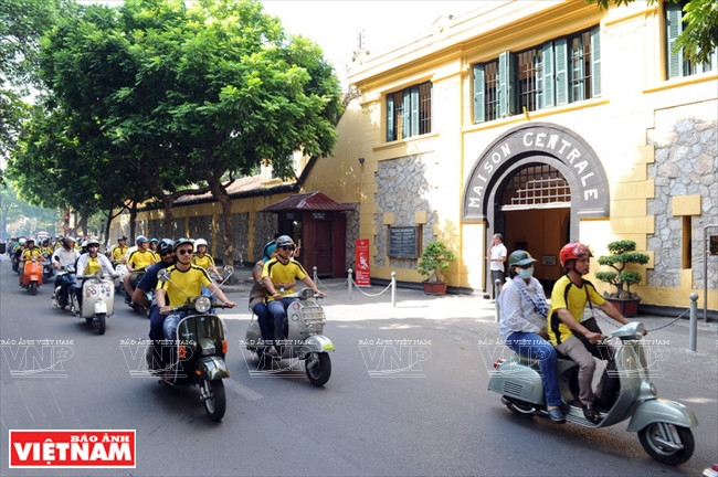 Halte à Hoa Lo, ancienne prison construite sous le régime colonial français, où étaient détenus les opposants politiques.