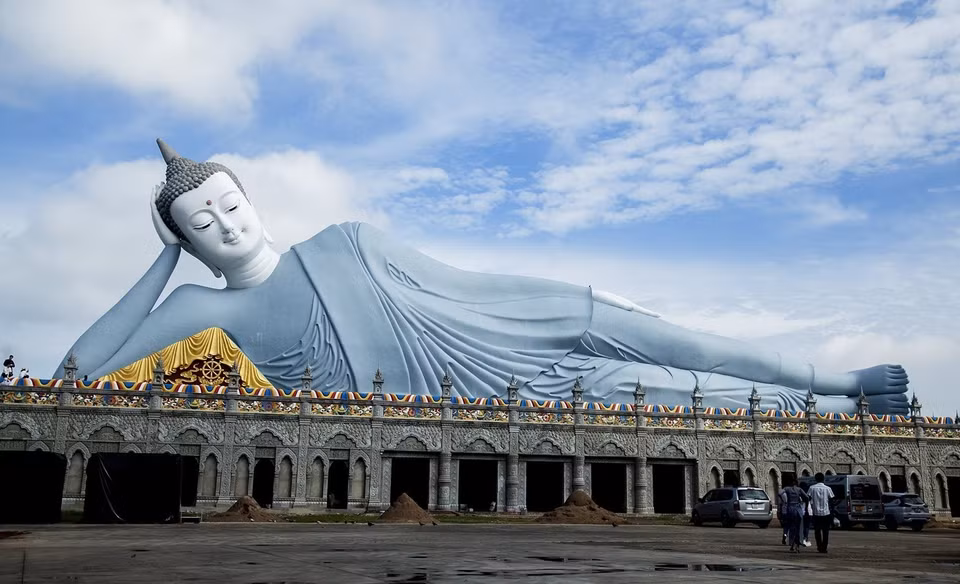 La pagode est connue pour sa statue géante de Bouddha couché. Photo: VNA