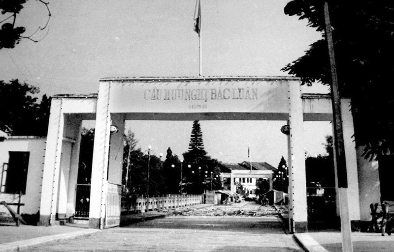 Le pont de l’amitié Bac Luân en 1960 