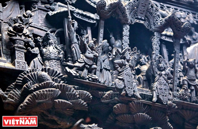 Sculptures à l’intérieur de la pagode.