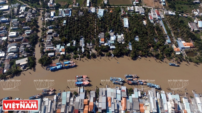 Panorama d'un village de pêche dans la commune de Binh Thang, district de Binh Dai, province de Ben Tre. 