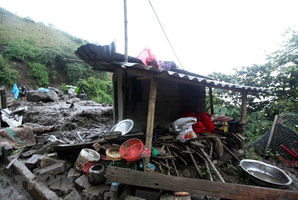 Une maison détruite par un glissement de terrain.