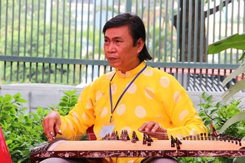 Un numéro de +đờn ca tài tử+ présenté par un artiste de la province de Bac Liêu (Sud).