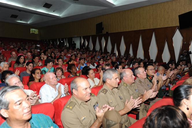 Le meeting a vu la participation de nombreux délégués qui sont des anciens dirigeants cubains et appartiennent aux différents branches et tranches d’âge.