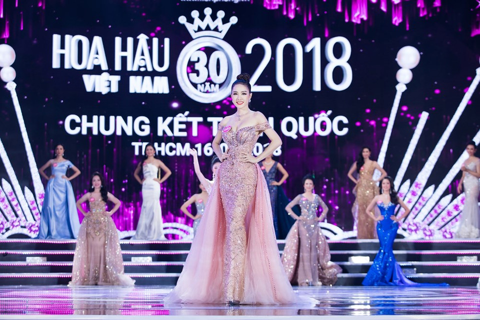  Nguyên Thi Hông Tuyêt remporte le titre ''Miss au plus beau visage.