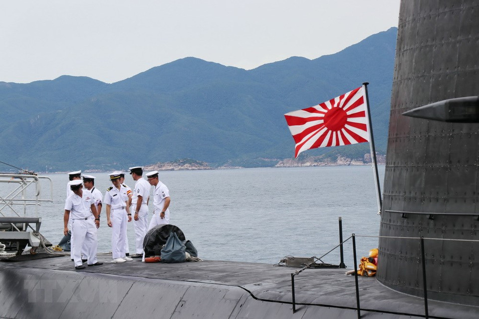 Cette première visite d’un sous-marin japonais au Vietnam s’inscrit dans le cadre des activités en l’honneur du 45e anniversaire des relations diplomatiques Vietnam-Japon.