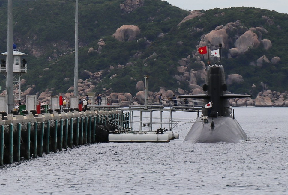 Le sous-marin Kuroshio de la Force navale d’Auto-Défense a jeté l'ancre au port de Cam Ranh. 