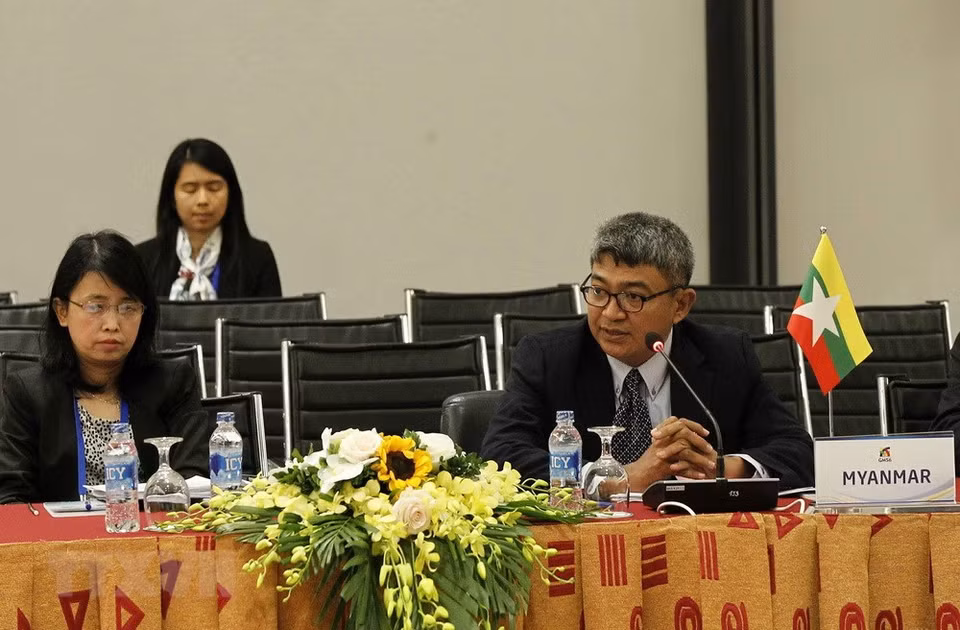 La délégation birmane. 