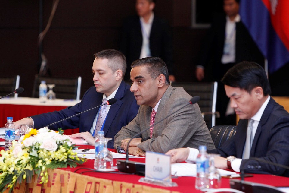 Le présidium de la réunion SOM GMS. 