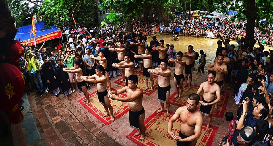 La fête de prier l’eau de Tran Nhan Quyen.
