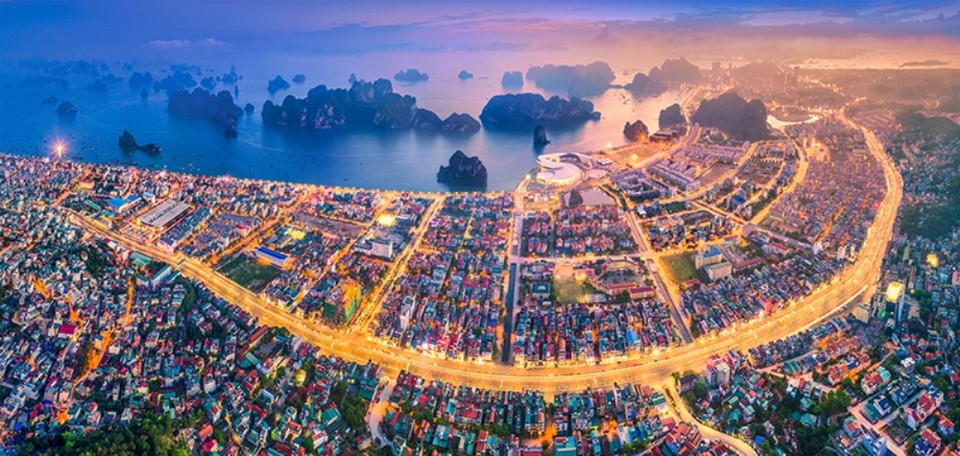 Ha Long vue d’en haut de Huynh Van Truyen.