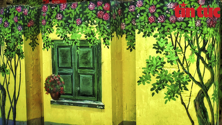 Auparavant, la digue Xuân Quan était souvent un lieu de rassemblement d’ordures, affectant l’esthétique urbaine et la vie des habitants du quartier. Cependant, sous les mains talentueuses de la Jeunesse du district de Long Biên, un espace artistique coloré a vu le jour.