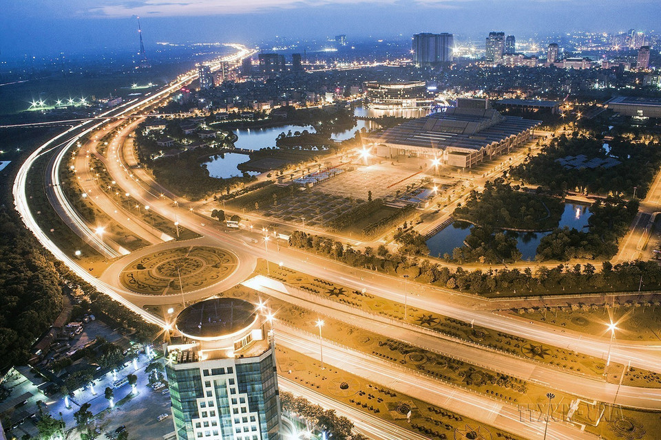 L’autoroute Lang-Hoa Lac, inaugurée le 3 octobre 2010, est la plus longue du pays, avec près de 29 km. Depuis juillet 2010, elle a été rebaptisée boulevard de Thang Long. Photo: VNA
