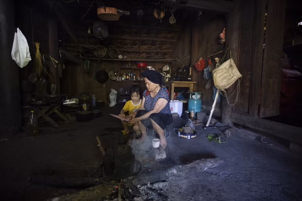 Vie quotidienne des villageois d'ethnie Dao Tien.