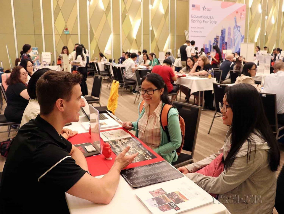 L'exposition sur l'éducation américaine 2019 a attiré des représentants de 50 universités et écoles supérieures américaines à Ho Chi Minh-Ville. Photo: VNA