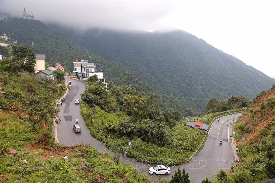À environ 60 km de Hanoï, Tam Dao connaît actuellement un engouement touristique sans précédent grâce à ses nombreux sites populaires et à sa nature environnante.