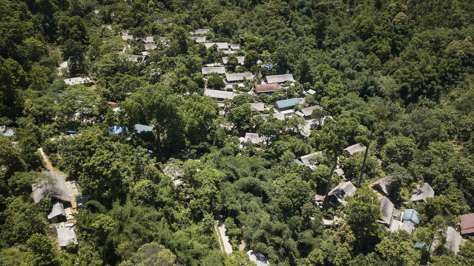 Vue aérienne du village de Sung dans la commune de Cao Son.