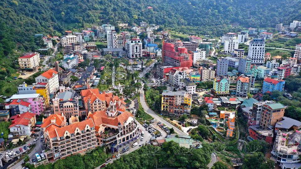 Avec plusieurs pagodes, temples et maisons communales, Tam Dao est depuis plusieurs décennies un important site de tourisme spirituel. 