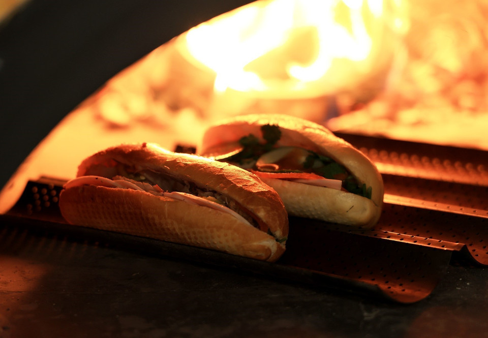 On peut facilement trouver du banh mi dans les rues. 