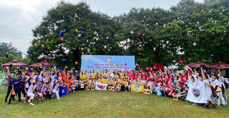 Pour la première fois, le Vietnam a envoyé une équipe nationale de baseball composée de 20 joueurs pour assister aux 26èmes SEA Games, tenus en 2011 en Indonésie.