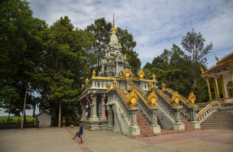 La pagode Ka Ot se trouve dans le district de Tan Chau, province de Tay Ninh. 